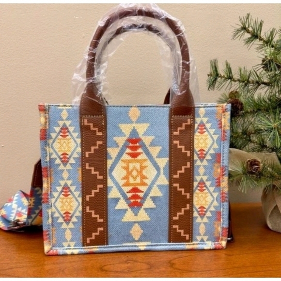 Wrangler Tote Crossbody Southwestern Guitar Strap Purse Blue Handbag NEW $80 - Picture 2 of 5